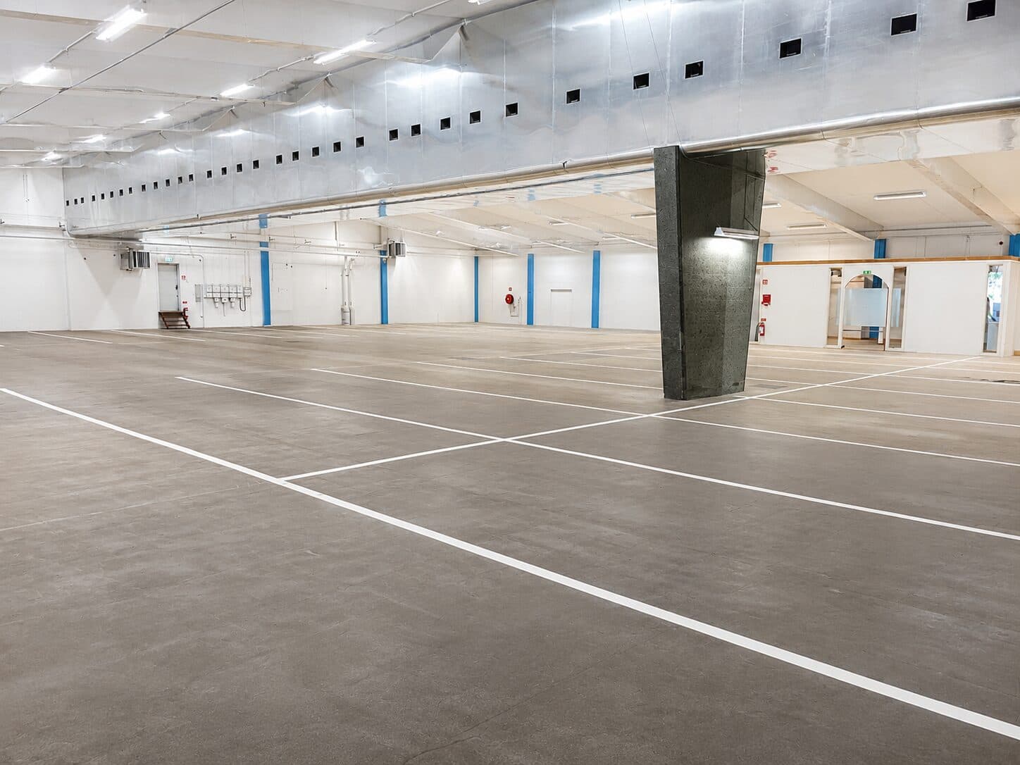 Fordonsförvaring i Borås, öppen hall med gott om plats på Kyrkvägen 6