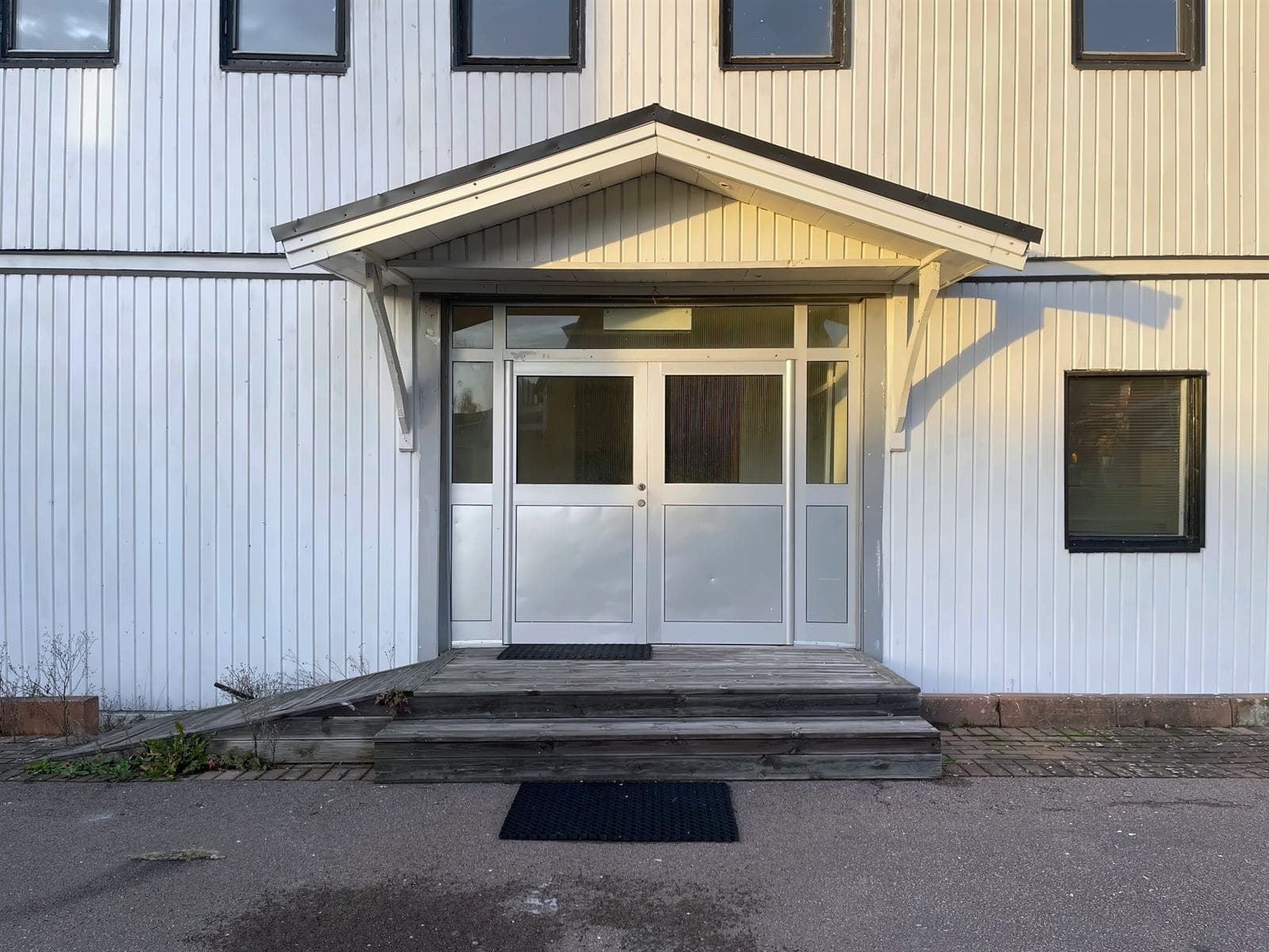 Porten till förrådshotellet i Surte